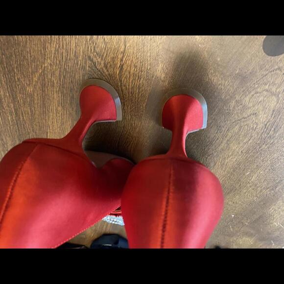 Elegant Red Satin Heels with Crystal Embellishments - Picture 7 of 7